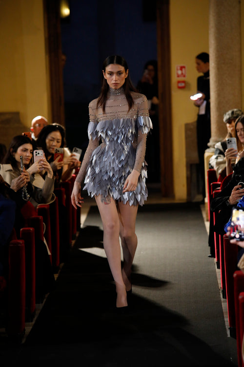 Puissance Sculptée-Armure de Plume Argentée Mini Dress