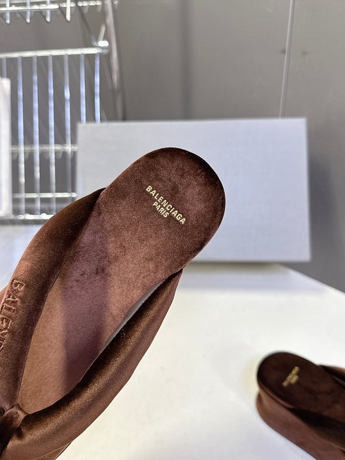 BALENCIAGA “Cloud Platform” Suede Flip-Flop Sandals