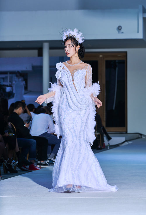 Vérité Blanche – Sculptural Gown
