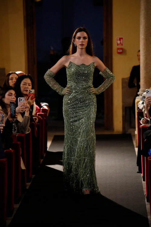 Puissance Sculptée – Émeraude Célestia Crystal Gown