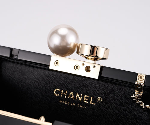 CHANEL Diamonds Shoulder Bag – 2025 Cruise Collection