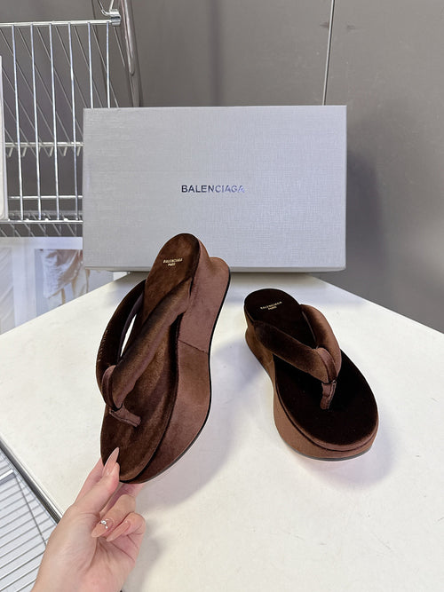 BALENCIAGA “Cloud Platform” Suede Flip-Flop Sandals
