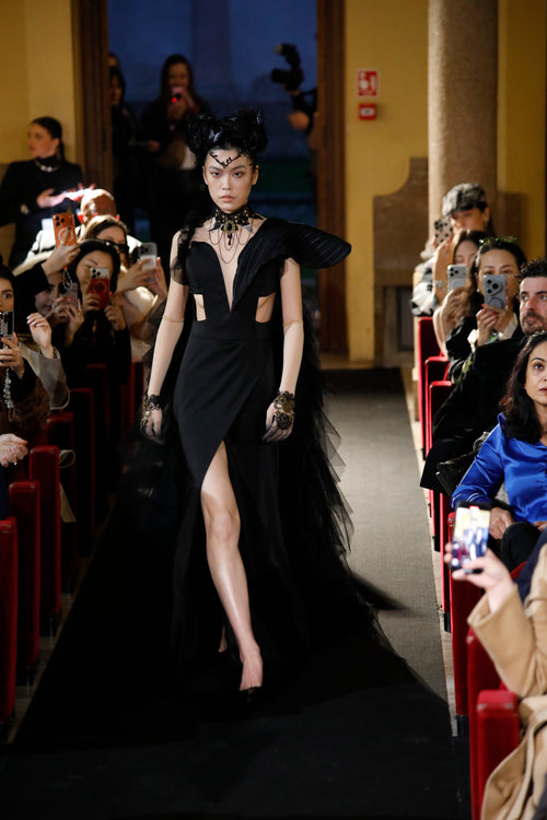 Puissance Sculptée FW27 – Noire Cathédrale Sculpted Gown