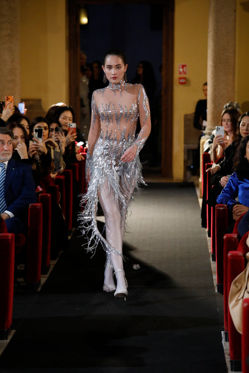 Puissance Sculptée – Argenté Vortex Fringe Gown