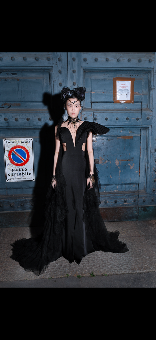 Puissance Sculptée FW27 – Noire Cathédrale Sculpted Gown