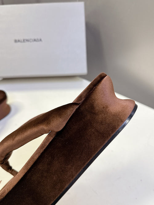 BALENCIAGA “Cloud Platform” Suede Flip-Flop Sandals