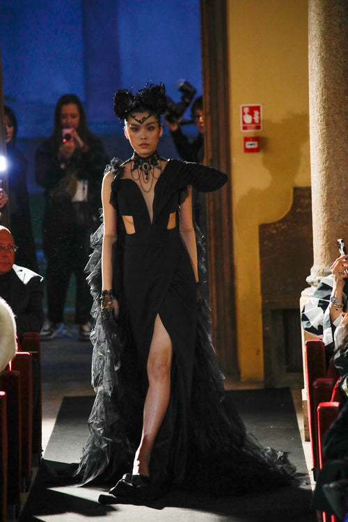 Puissance Sculptée FW27 – Noire Cathédrale Sculpted Gown