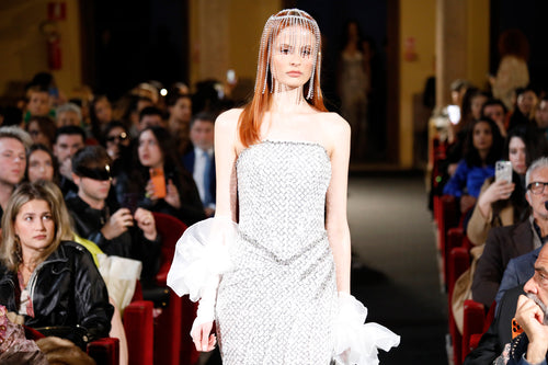 Puissance Sculptée – Couronne Impériale Crystal Column Gown