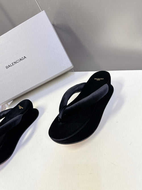 BALENCIAGA “Cloud Platform” Suede Flip-Flop Sandals