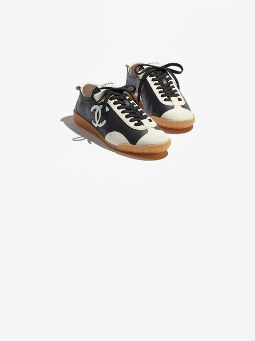 CHANEL CC Low-Top Leather Sneaker