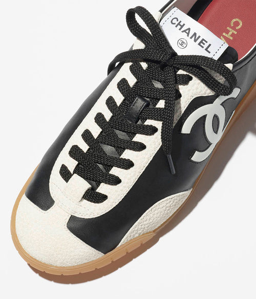 CHANEL CC Low-Top Leather Sneaker
