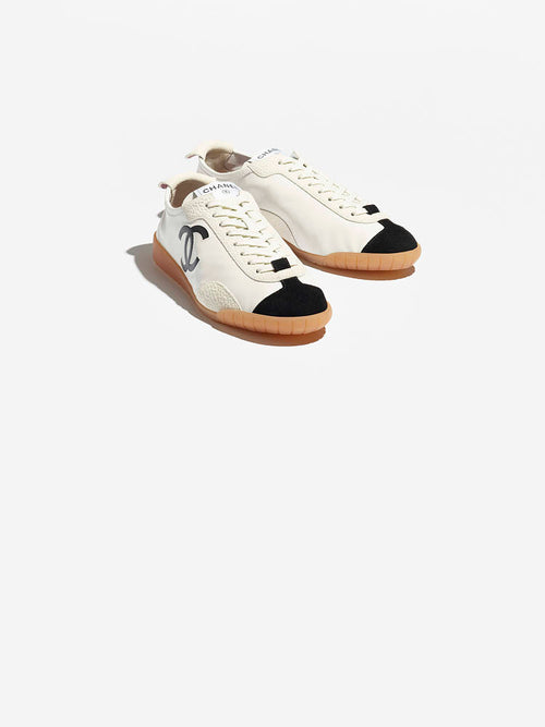 CHANEL CC Low-Top Leather Sneaker