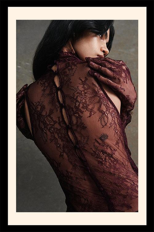 “Ravène de Minuit” Lace Gown