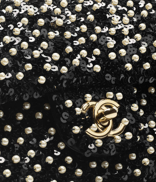 Chanel – Noir Perlé Classic Flap Bag