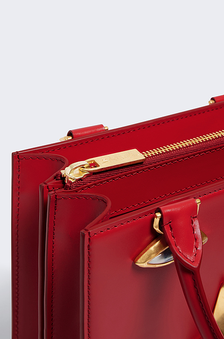 “Visage Rouge” Sculptural Face Bag by Schiaparelli