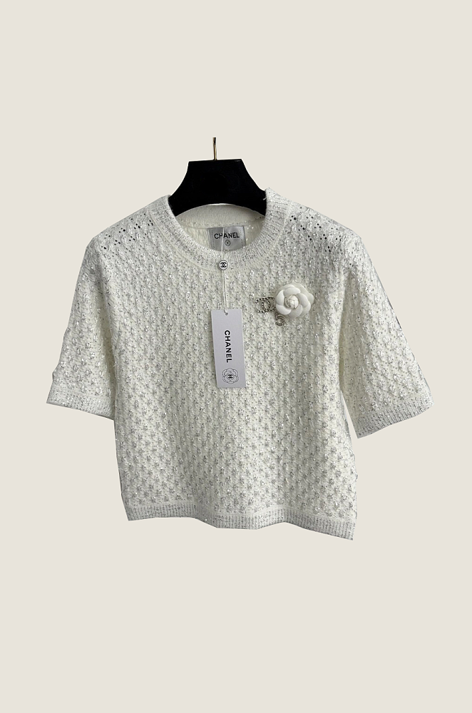 Chanel “Camélia Blanche” Textured Knit Short-Sleeve Top – LUXE