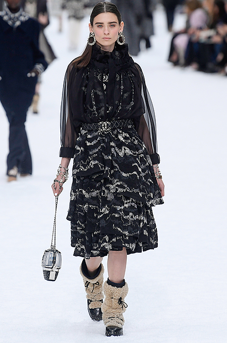 CHANEL Rocket Minaudière Bag in Black – Fall/Winter 2017 Collectors Edition