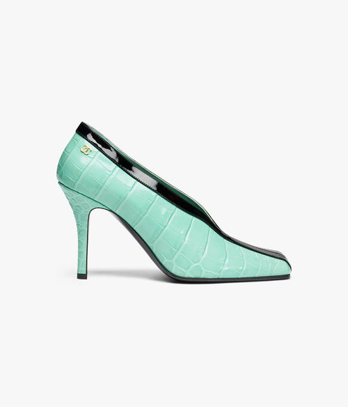 Chanel Émeraude Croc-Embossed Sculpted Pumps