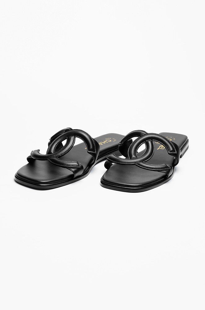 Chanel – Noir Entrelacé CC Flat Sandals – LUXE LIVING FASHIONS