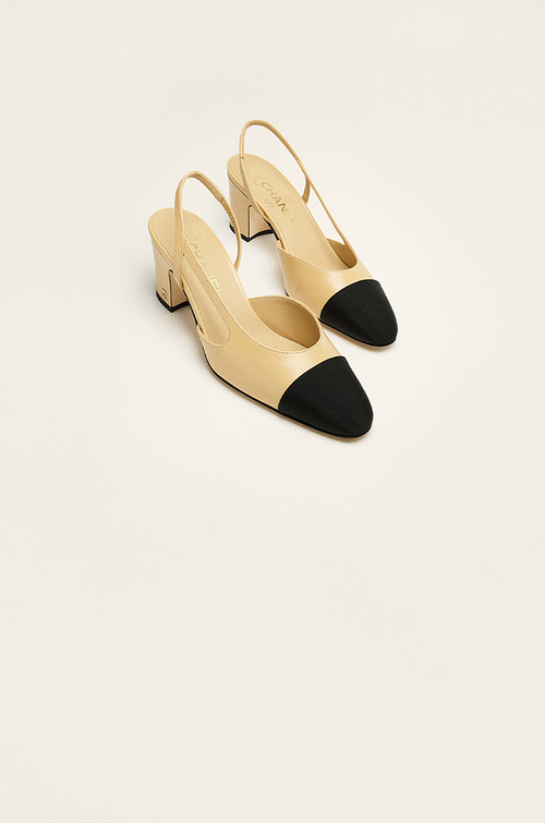 Chanel Épure Slingback Pumps – Beige & Noir Silk Satin Edition
