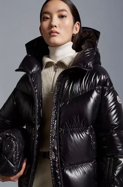 Moncler High-Gloss Logo Collar Down Puffer Jacket – Noir