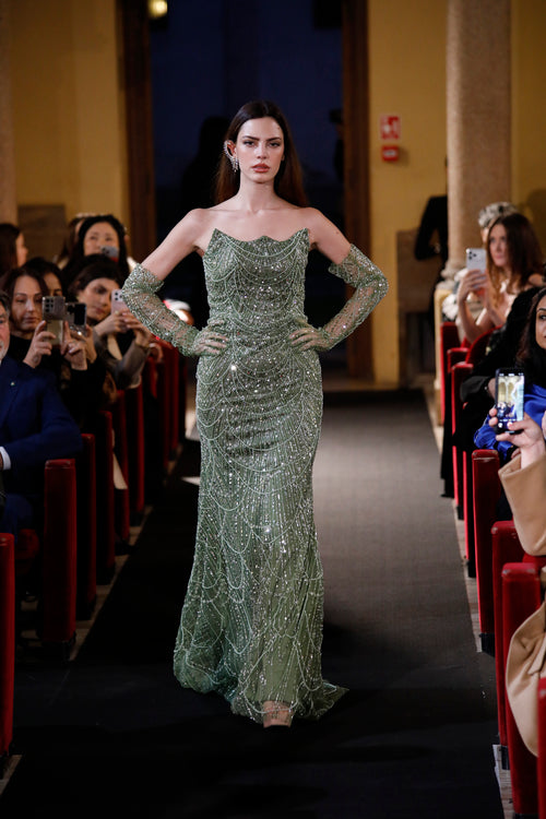 Puissance Sculptée – Émeraude Célestia Crystal Gown