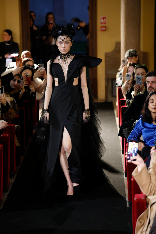 Puissance Sculptée FW27 – Noire Cathédrale Sculpted Gown