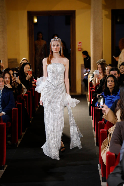 Puissance Sculptée – Couronne Impériale Crystal Column Gown