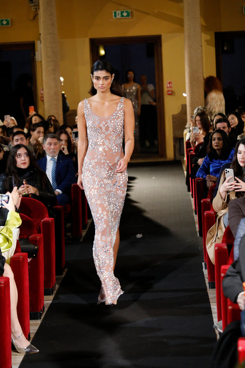 Puissance Sculptée – Opaline Floraison Crystal Gown
