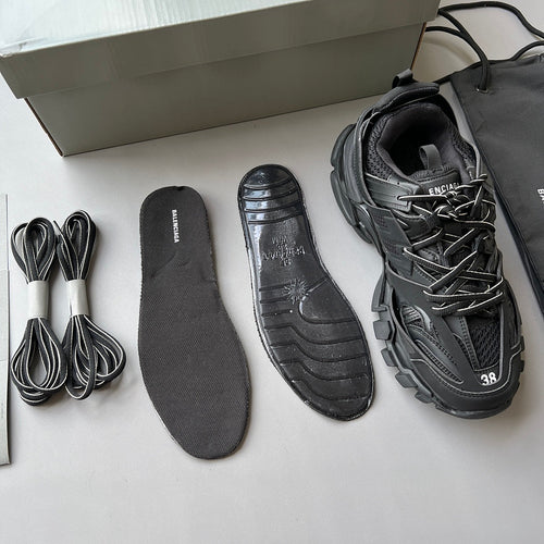 Triple-S 3.0 Track Black Sneaker