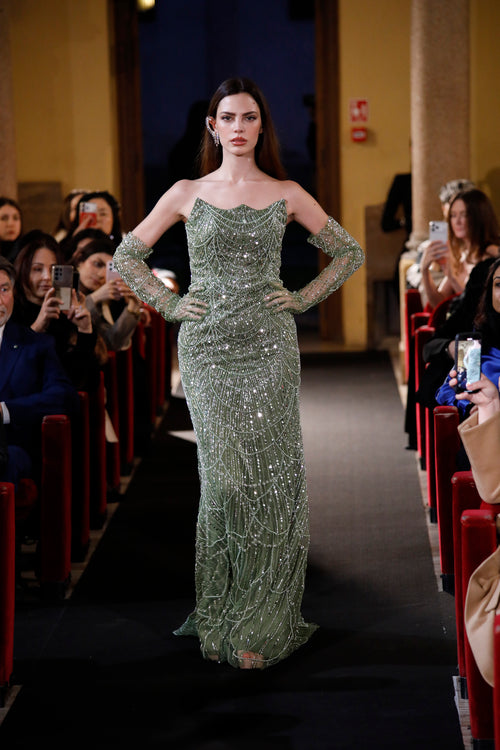 Puissance Sculptée – Émeraude Célestia Crystal Gown