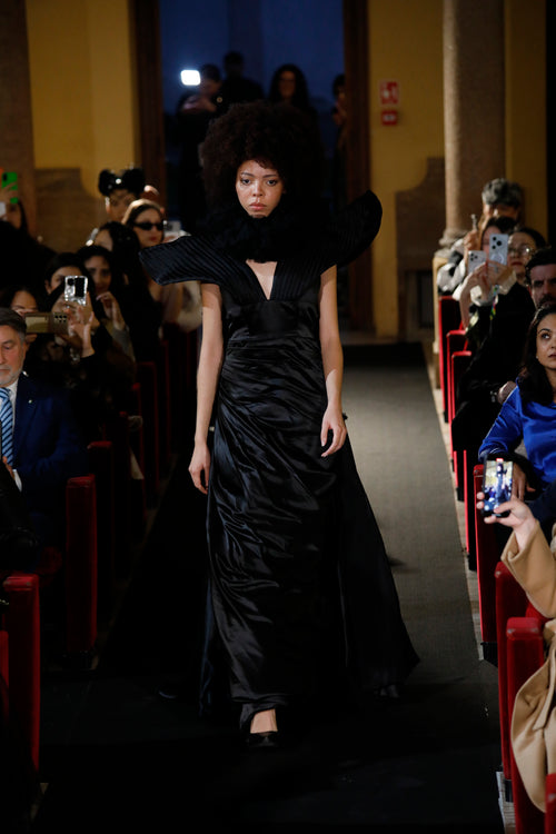 Puissance Sculptée Collection -Aile Noire Sculpted Wing Gown