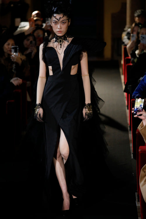 Puissance Sculptée FW27 – Noire Cathédrale Sculpted Gown