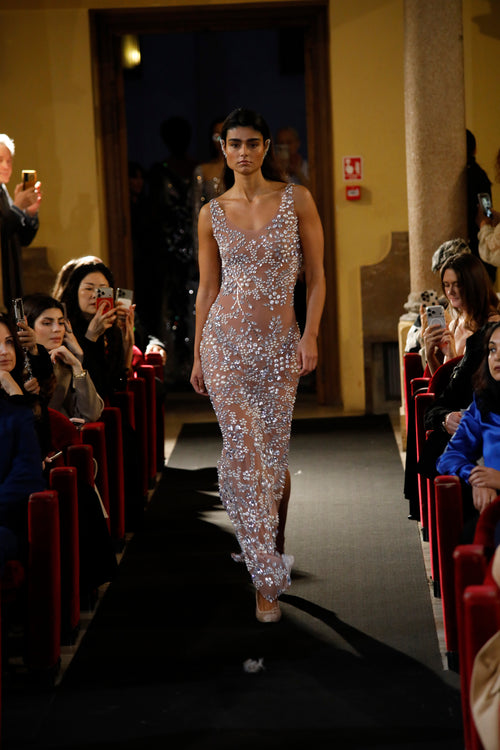 Puissance Sculptée – Opaline Floraison Crystal Gown