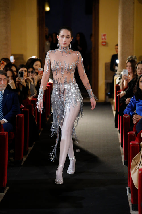 Puissance Sculptée – Argenté Vortex Fringe Gown