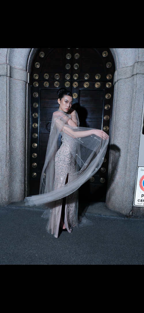 Puissance Sculptée FW27 – Étoile Souveraine Crystal Cape Couture Gown