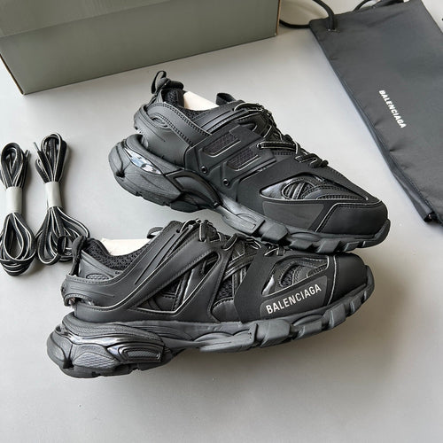 Triple-S 3.0 Track Black Sneaker