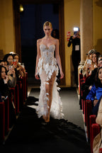 Puissance Sculptée – Valéstra Illusion Petal Gown