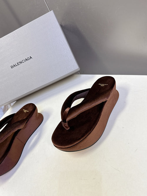 BALENCIAGA “Cloud Platform” Suede Flip-Flop Sandals