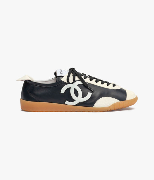 CHANEL CC Low-Top Leather Sneaker