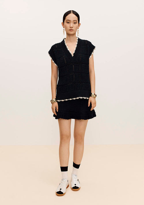 CHANEL CC Low-Top Leather Sneaker