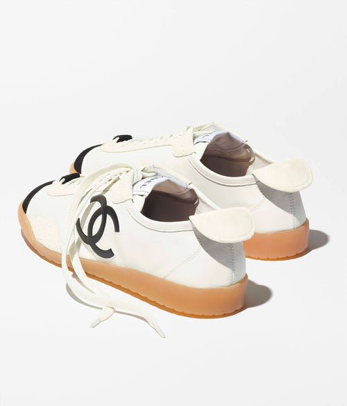 CHANEL CC Low-Top Leather Sneaker