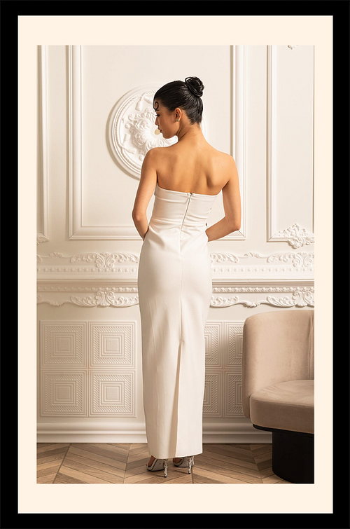 “Lueur d’Ivoire” Crystal Contour Gown