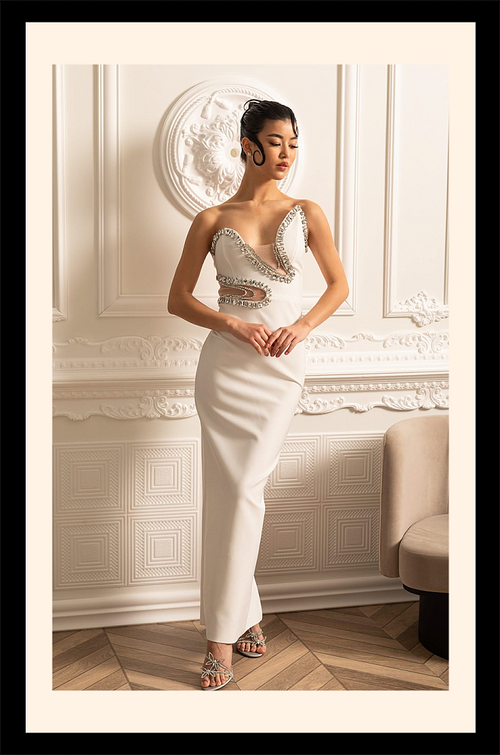“Lueur d’Ivoire” Crystal Contour Gown