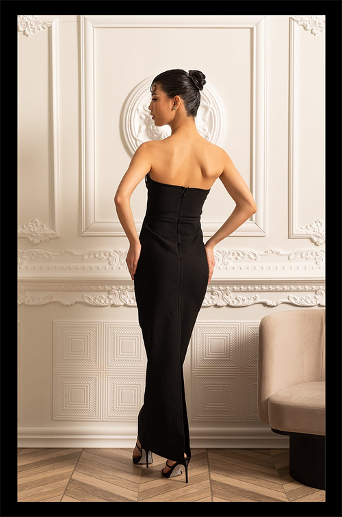 “Lueur d’Ivoire” Crystal Contour Gown