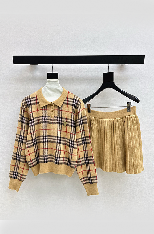 Burberry “Heritage Check” Knit Set – Winter Capsule Edition
