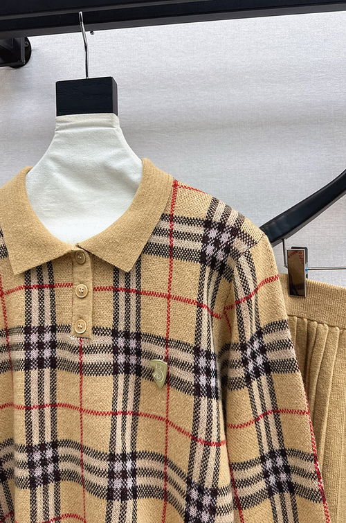 Burberry “Heritage Check” Knit Set – Winter Capsule Edition