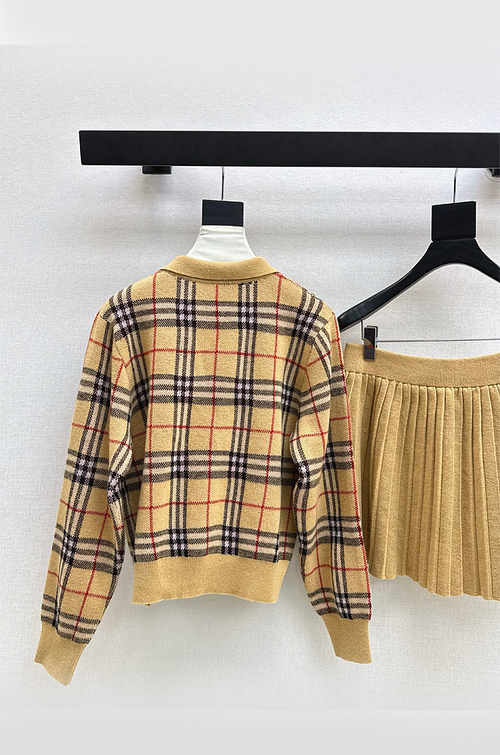 Burberry “Heritage Check” Knit Set – Winter Capsule Edition