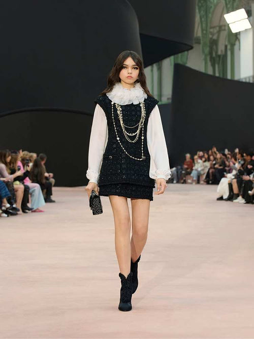 Chanel – Noir Perlé Classic Flap Bag