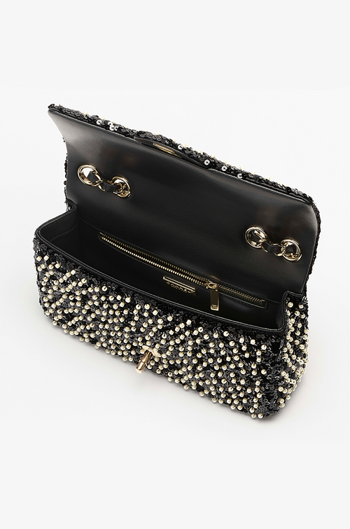 Chanel – Noir Perlé Classic Flap Bag